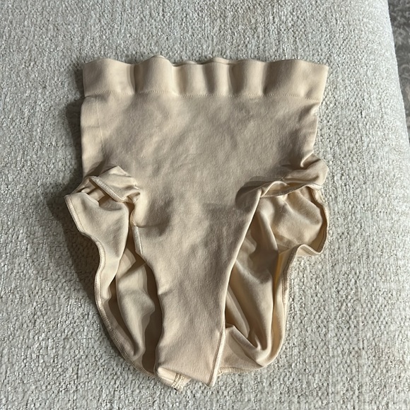 Skims shapewear size M high waist brief